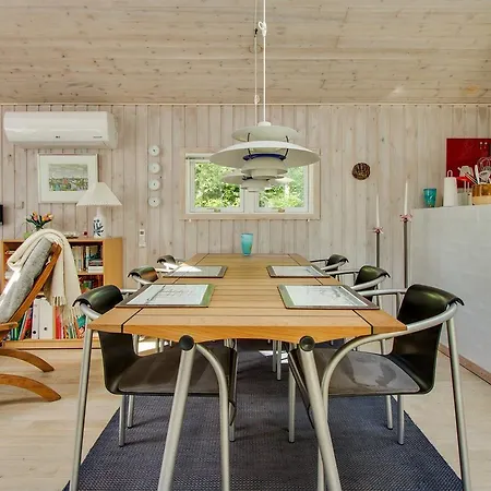 Two-bedroom Holiday In * Hals